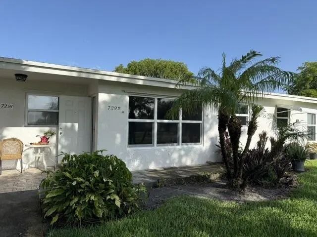 7293 W Oakridge Circle, Lake Worth