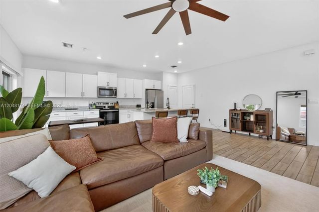5 of 49 - 826 Se 17th Street, Homestead, FL