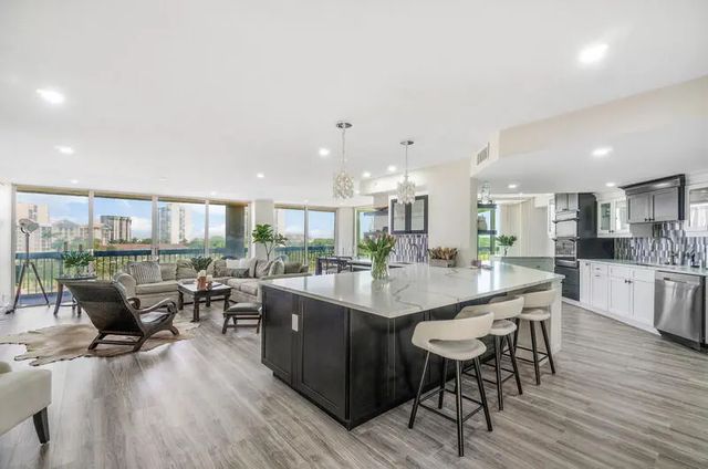 1900 Consulate Place #406, West Palm Beach