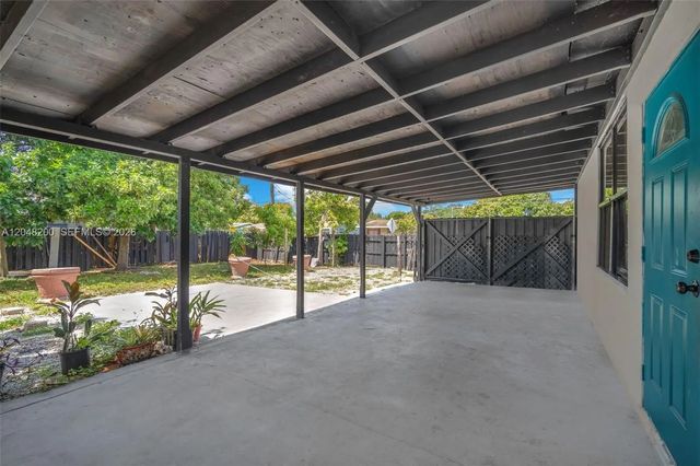 4 of 35 - 7022 Sw 19th Court, North Lauderdale, FL