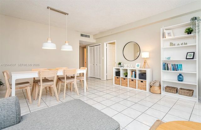 5 of 33 - 5601 Collins Avenue #1517, Miami Beach, FL