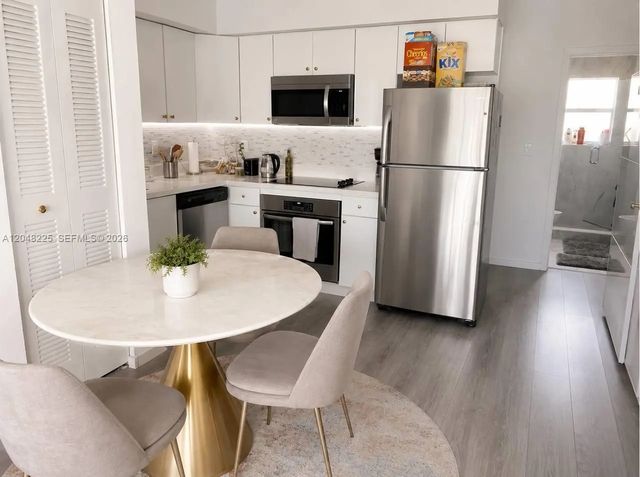 2 of 5 - 810 7th Street #205, Miami Beach, FL