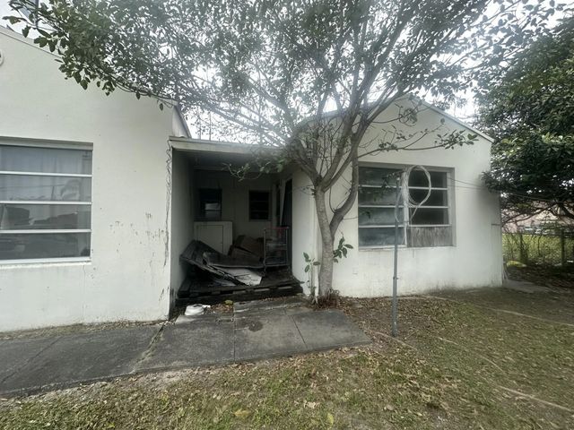 223 Se 4th Street #1-2, Hallandale Beach