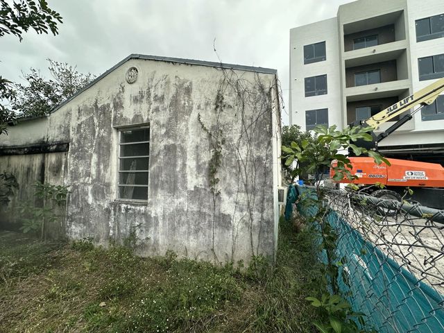 5 of 14 - 223 Se 4th Street #1-2, Hallandale Beach, FL