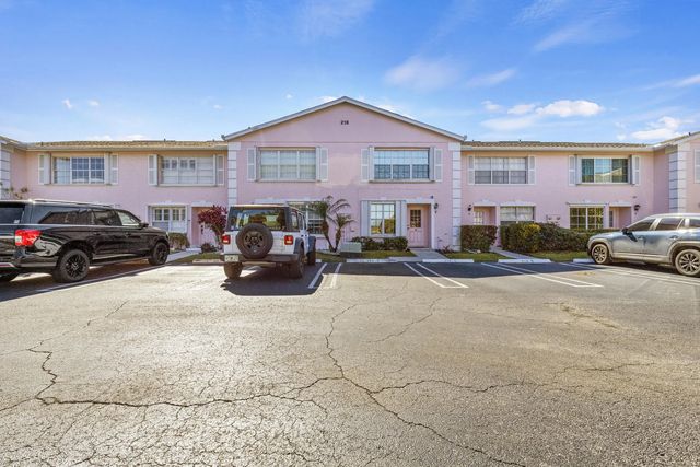 218 Foxtail Drive #b, Greenacres
