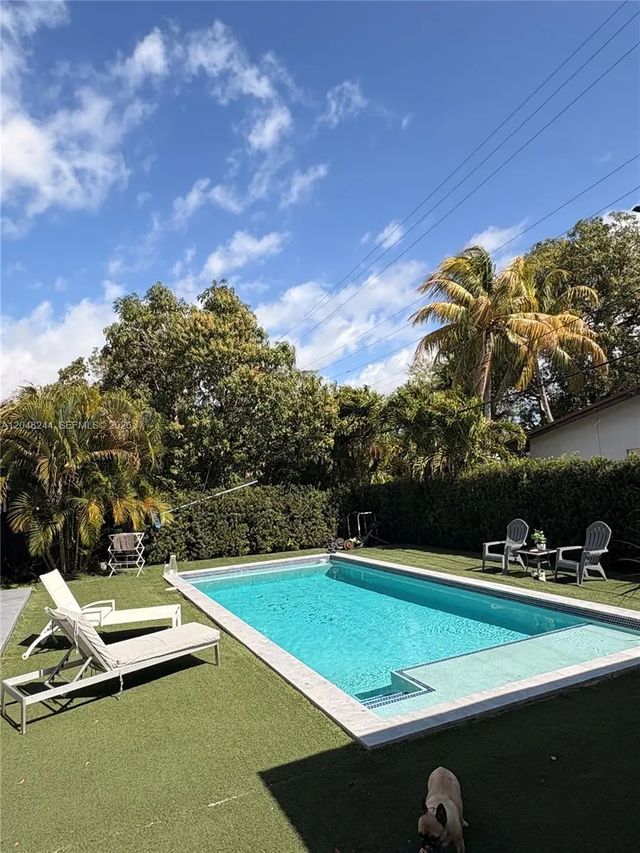 12125 Ne 2nd Avenue, North Miami