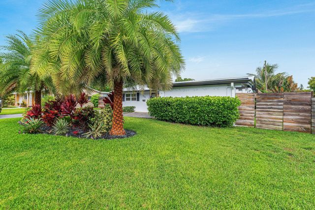 2 of 32 - 711 Laurel Drive, Lake Park, FL