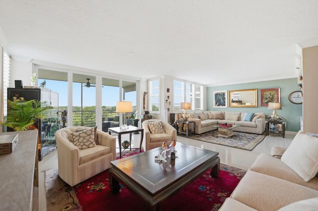3510 Oaks Way #703, Pompano Beach