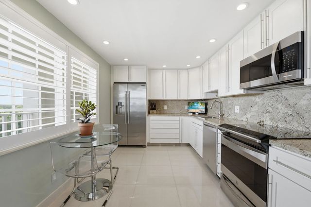 5 of 47 - 3510 Oaks Way #703, Pompano Beach, FL