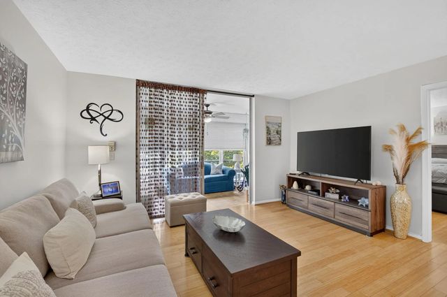 11 Willowbrook Lane #204, Delray Beach