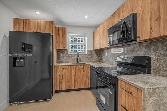 3 of 21 - 5555 Collins Avenue #7b, Miami Beach, FL