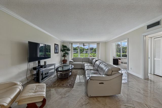 5 of 52 - 4020 W Palm Aire Drive #106, Pompano Beach, FL