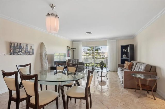 1000 Hillcrest Court #303, Hollywood