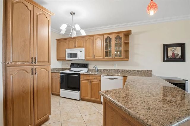 3 of 19 - 1000 Hillcrest Court #303, Hollywood, FL
