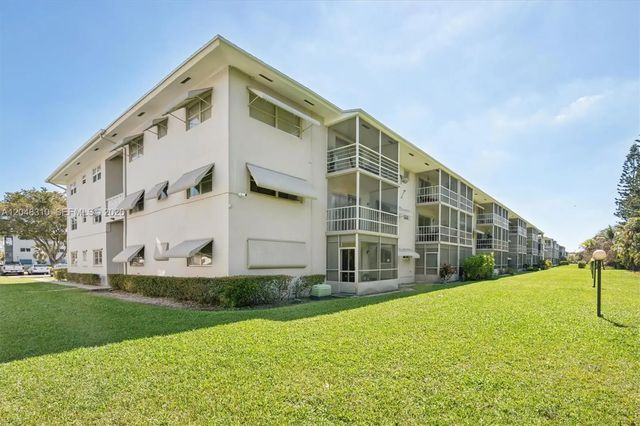 5 of 19 - 1000 Hillcrest Court #303, Hollywood, FL