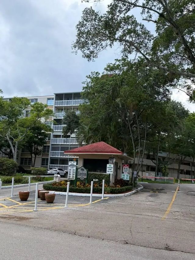 7011 Environ Boulevard #210, Lauderhill