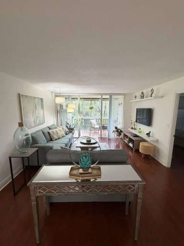 5 of 35 - 7011 Environ Boulevard #210, Lauderhill, FL