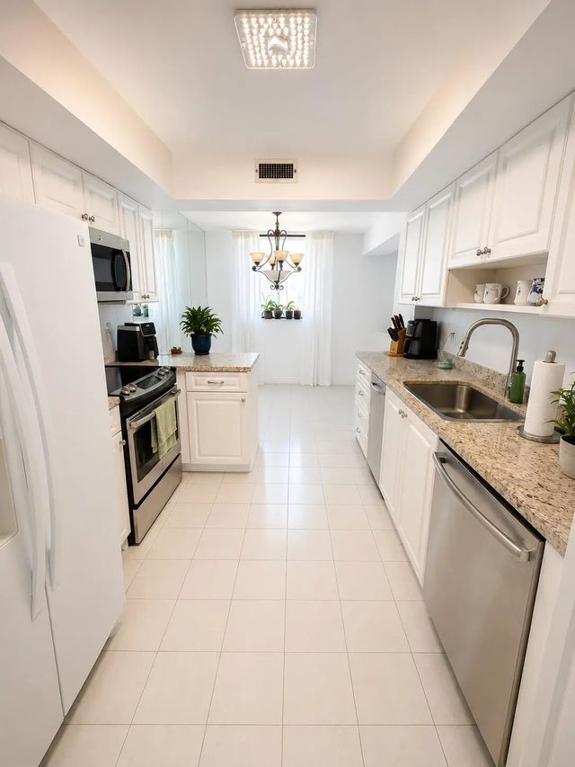 4 of 11 - 5380 N Ocean Drive #4e, Singer Island, FL