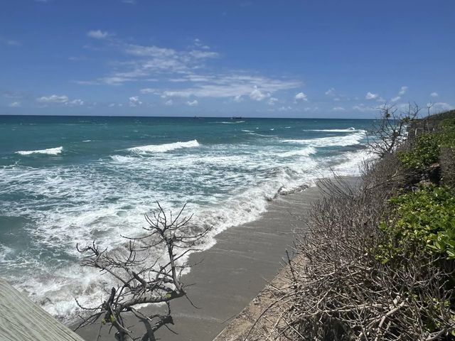 5 of 11 - 5380 N Ocean Drive #4e, Singer Island, FL