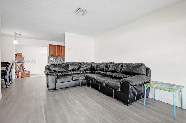 4 of 24 - 3320 Nw 18th Street, Lauderhill, FL