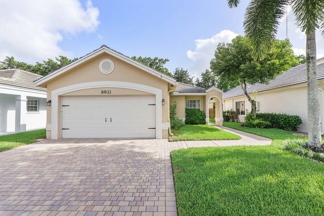 2 of 54 - 8821 Lake Park Circle N, Davie, FL