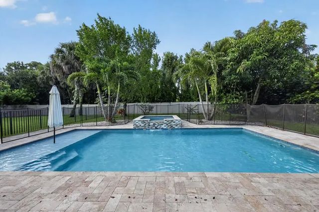 4 of 32 - 7050 Limestone Cay Road, Limestone Creek, FL