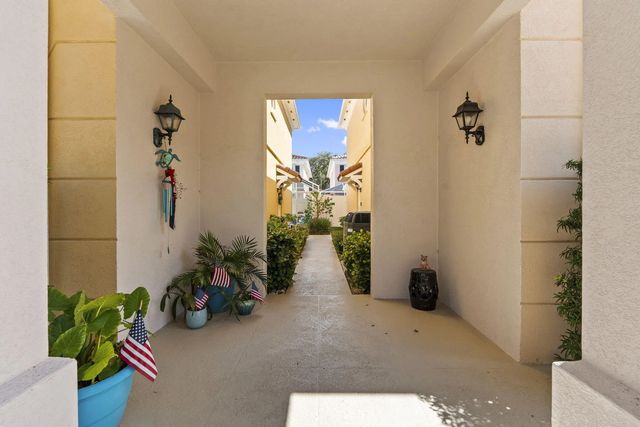 4 of 49 - 48 Live Oak Circle, Jupiter, FL