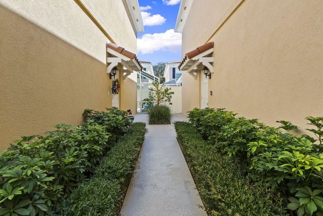 5 of 49 - 48 Live Oak Circle, Jupiter, FL