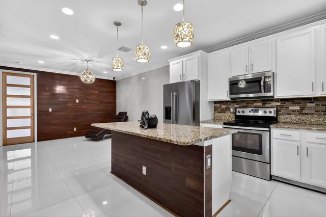 4 of 41 - 3106 Waterside Circle, Boynton Beach, FL