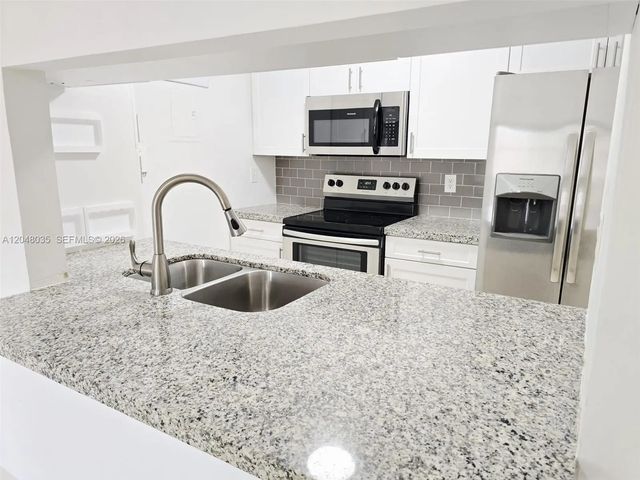 8877 Fontainebleau Boulevard #202, Miami
