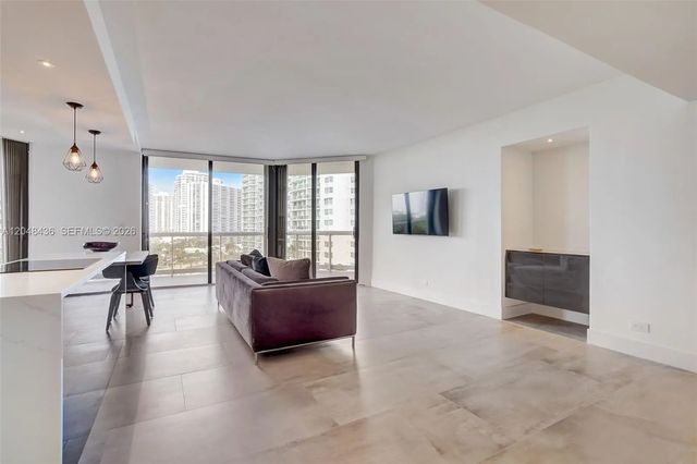 20191 E Country Club Drive #802, Aventura
