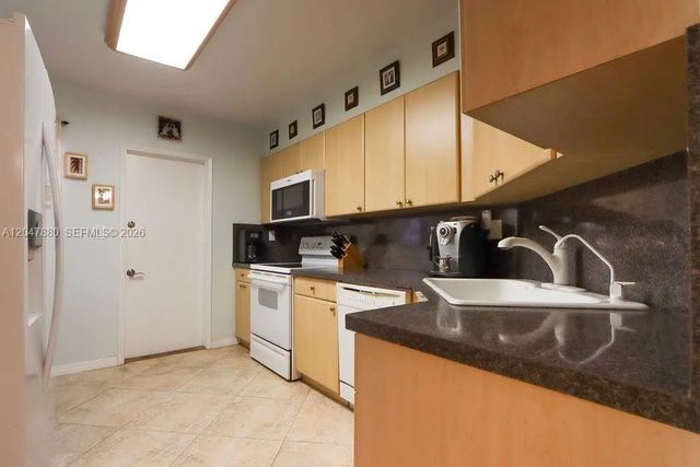 5 of 33 - 3575 Broken Woods Drive #303, Coral Springs, FL