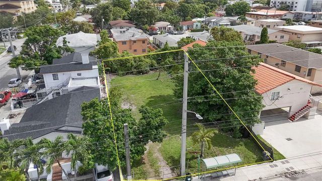 4 of 20 - 1877 Sw 7th Street, Miami, FL