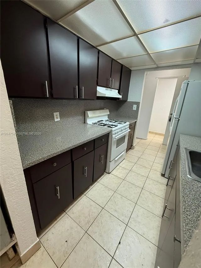 3 of 30 - 1305 W 53rd Street #406, Hialeah, FL