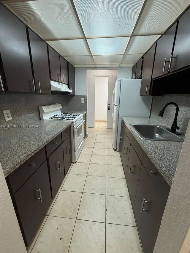 4 of 30 - 1305 W 53rd Street #406, Hialeah, FL