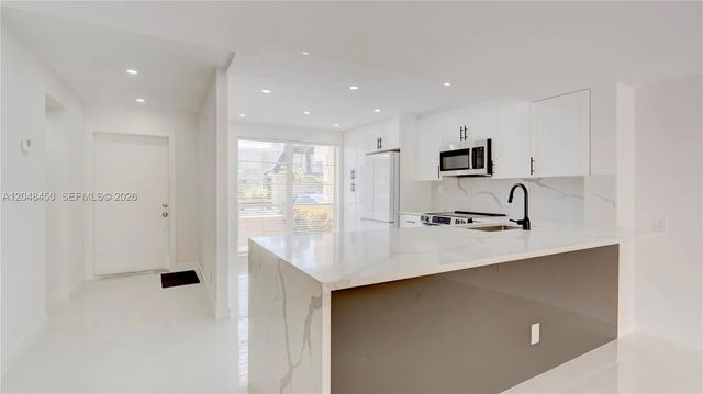 2 of 50 - 933 Ne 24th Avenue #169, Hallandale Beach, FL