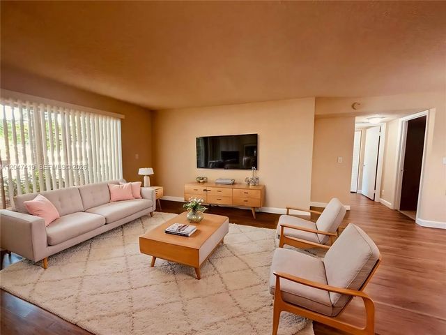 3 of 7 - 7630 Westwood Drive #305, Tamarac, FL