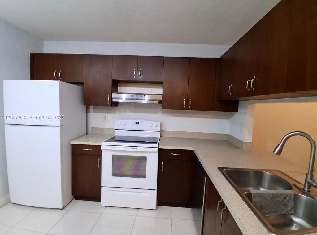 100 Nw 76th Avenue #102-2, Plantation
