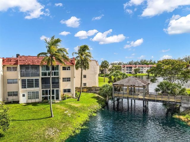 2851 E Sunrise Lakes Drive #106, Sunrise