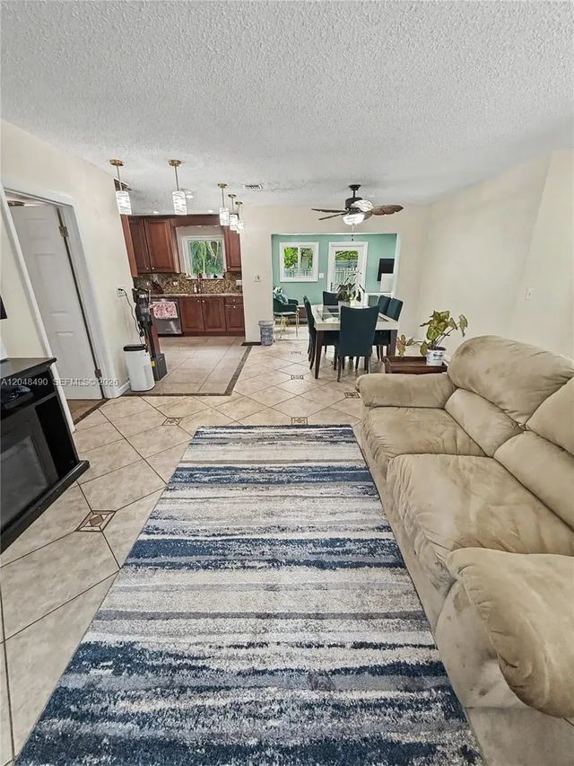 4 of 41 - 301 Sw 65th Avenue, Pembroke Pines, FL