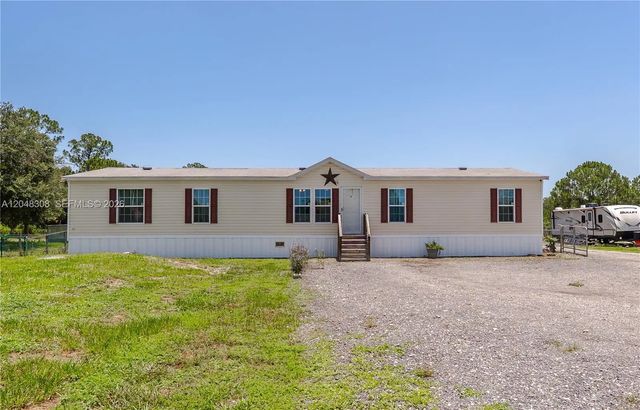 2 of 49 - 585 S Lindero Street, Clewiston, FL