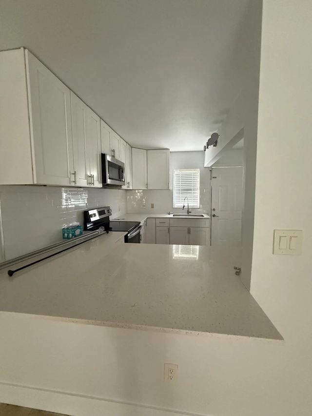 2 of 6 - 605 Ixoria #4, Fort Pierce, FL