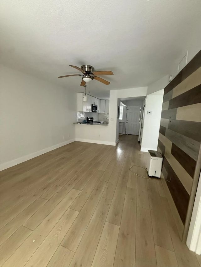 3 of 6 - 605 Ixoria #4, Fort Pierce, FL