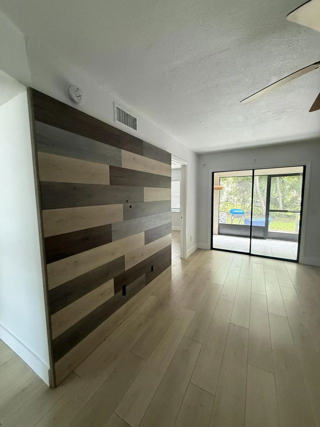 4 of 6 - 605 Ixoria #4, Fort Pierce, FL