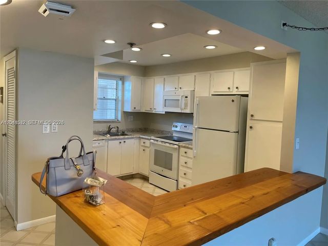 3100 W Rolling Hills Circle #502, Davie