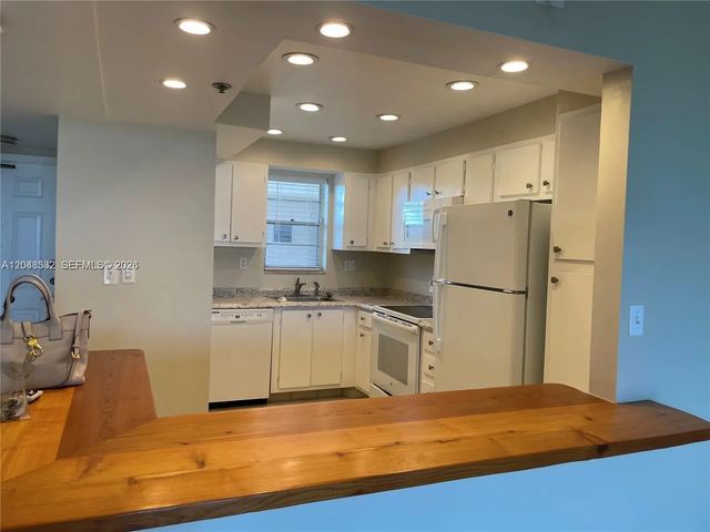 3 of 23 - 3100 W Rolling Hills Circle #502, Davie, FL