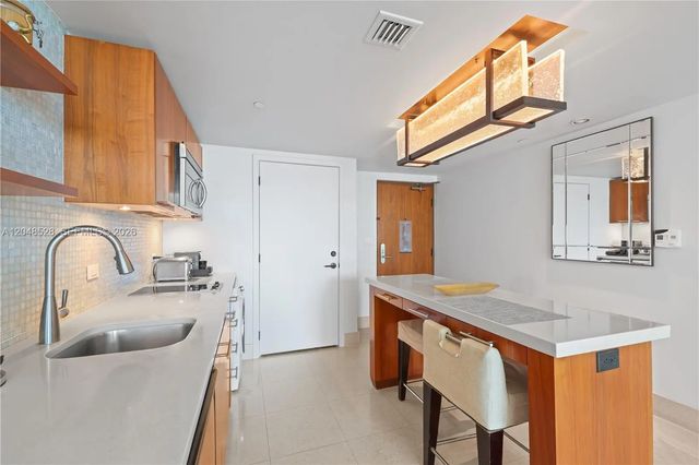 3 of 7 - 6801 Collins Avenue #516, Miami Beach, FL