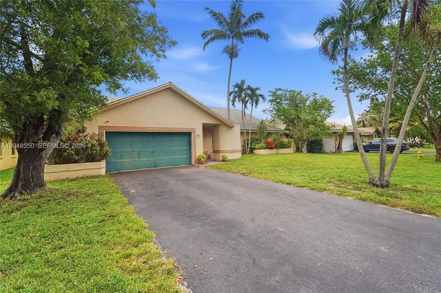 2 of 33 - 10623 Nw 7th Place, Coral Springs, FL