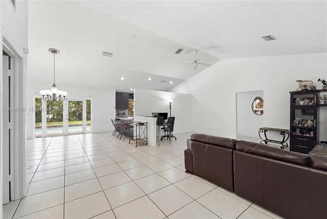 5 of 33 - 10623 Nw 7th Place, Coral Springs, FL