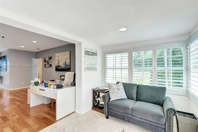 4 of 37 - 423 Se 19th Street, Fort Lauderdale, FL